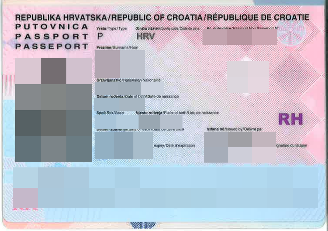 Hrvatska putovnica, stranica s osobnim podacima – prikaz 1 s pikseliziranim osobnim podacima